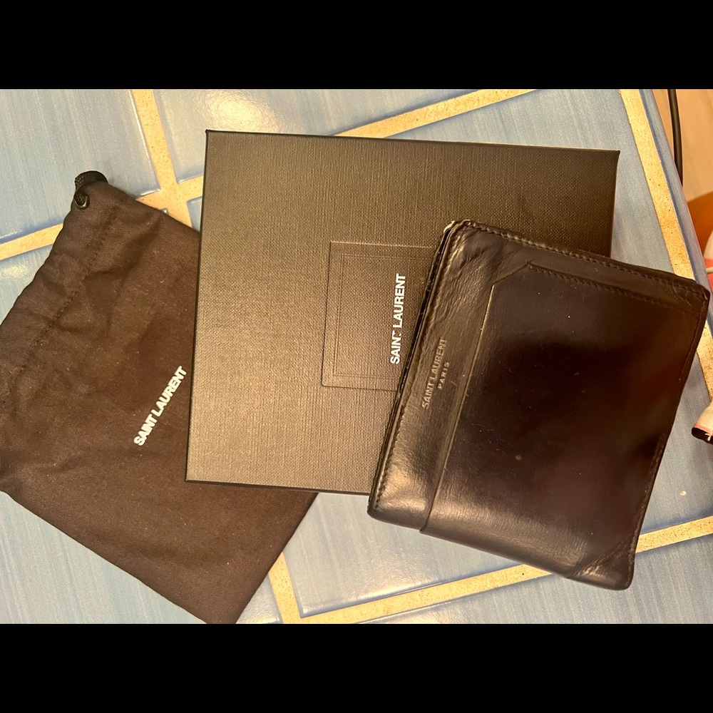 Saint Laurant wallet $ 395
SAINT LAURENT PARIS-